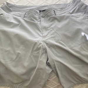 Men’s grey Under Armour shorts